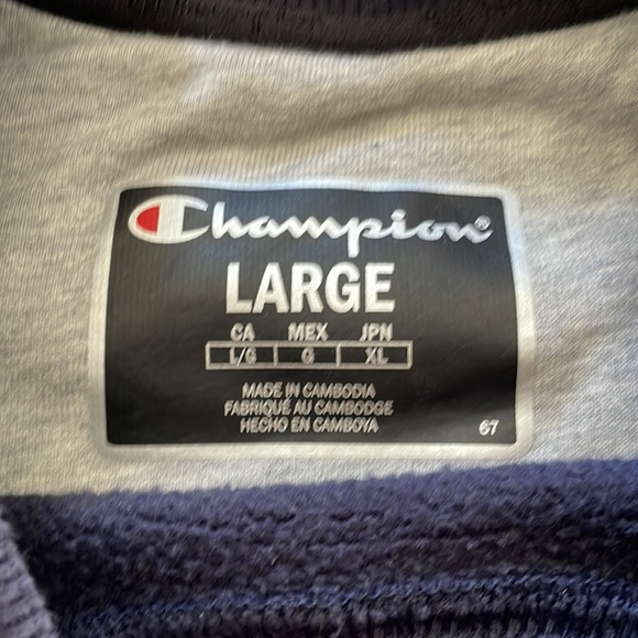 Champion Crewneck Sweater - Picture 4 of 5